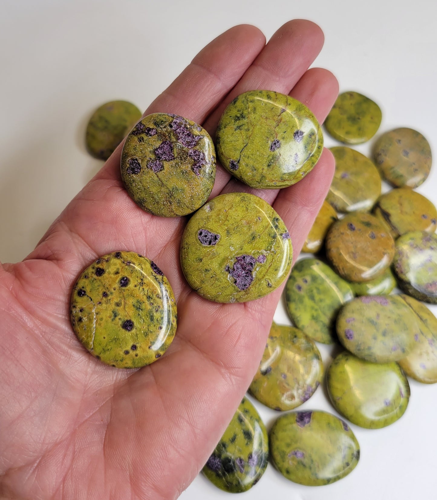 Stichtite in Serpentine from Australia