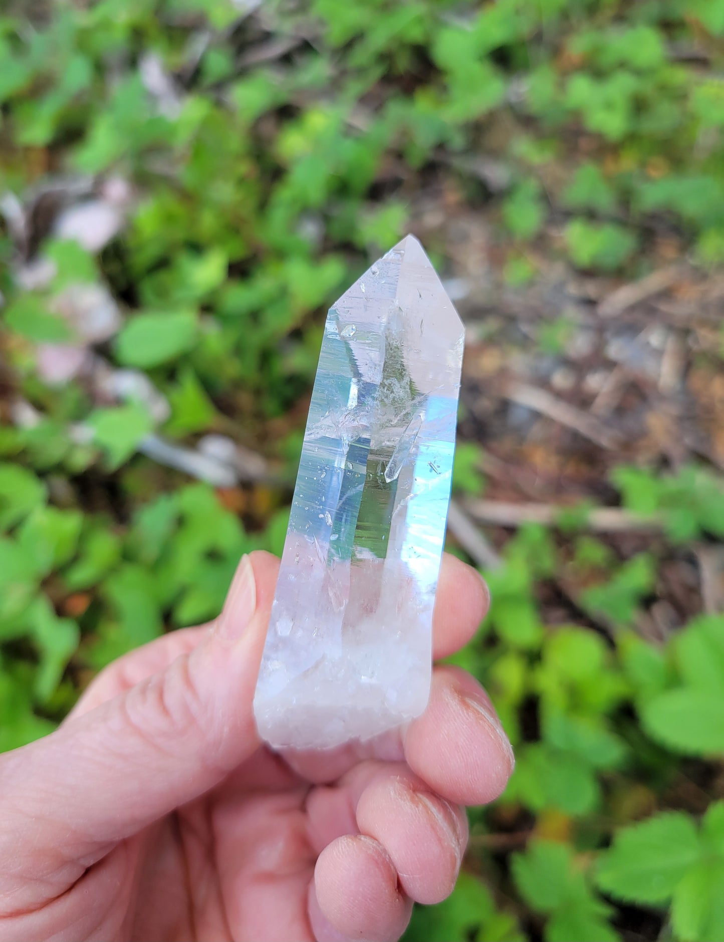 Optical Quartz from Colombia, Curved and Self-healed